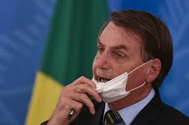 Após críticas sobre o silêncio, Bolsonaro diz lamentar os 500 mil mortos
