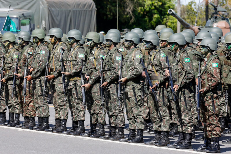 Sumiço de 21 armas de guerra de quartel tira sono do Exército