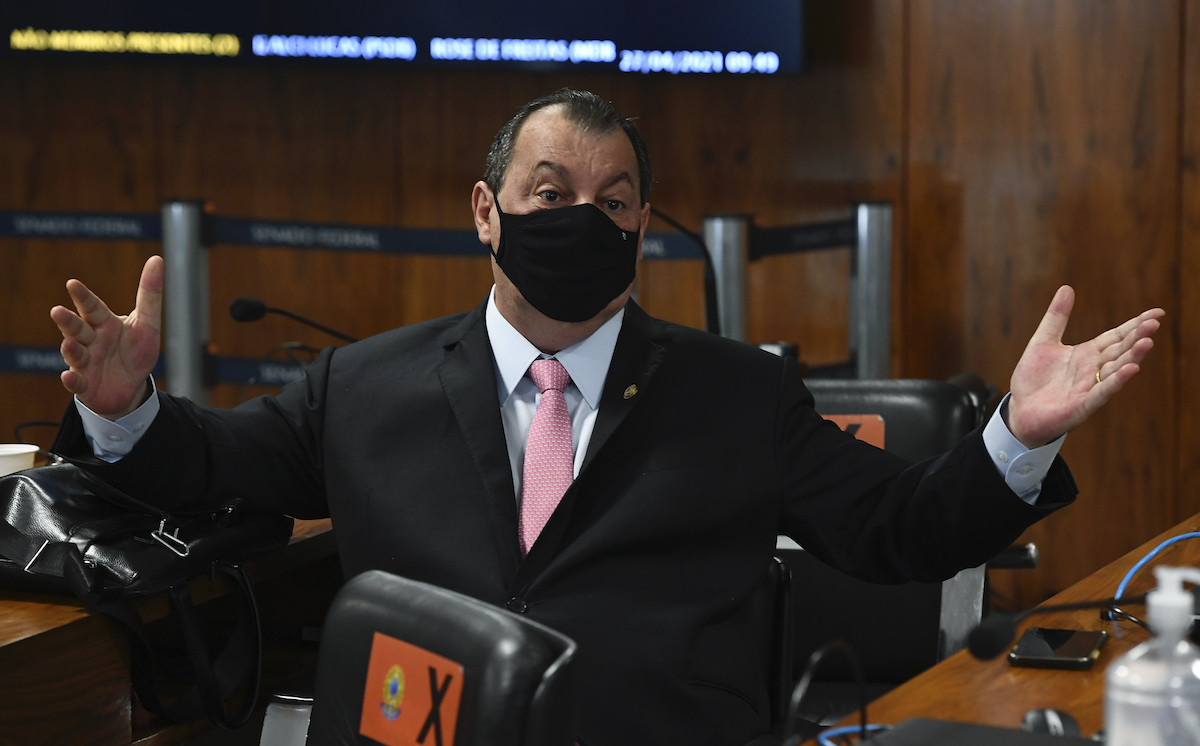 Presidente da CPI da Covid Omar Aziz em entrevista em Brasília