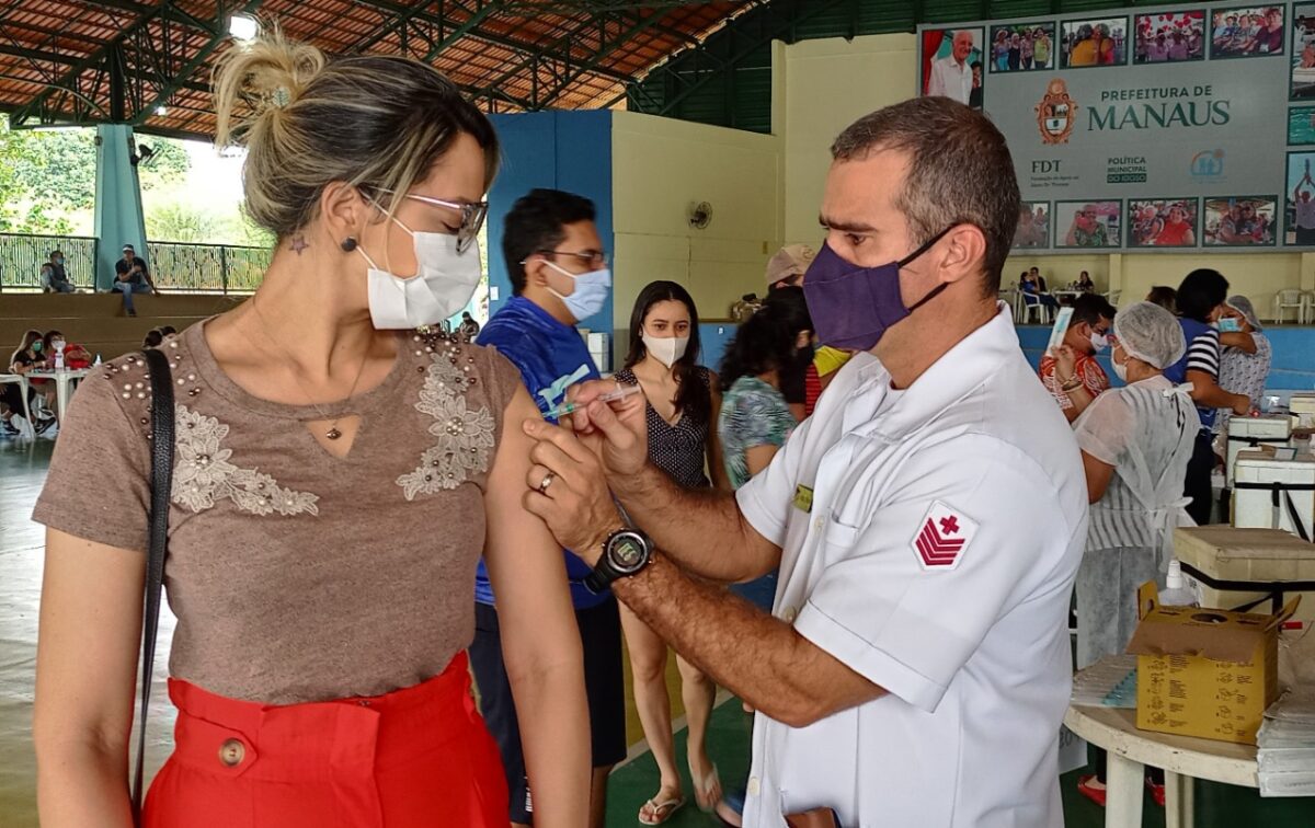 Prefeitura realiza vacinação de pessoas de 39 e 38 anos contra a covid