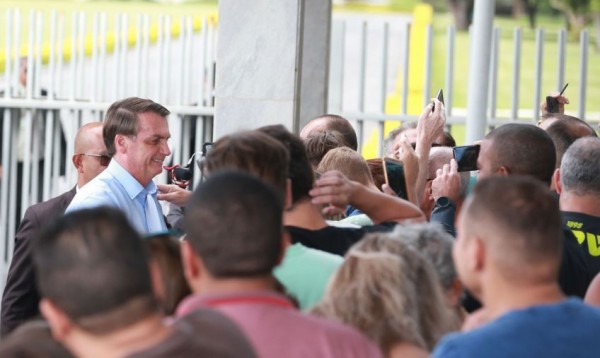 Bolsonaro alega ao STF observância de medidas ao promover aglomerações