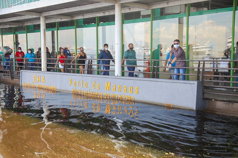 Cheia recua e rio Negro desce seis centímetros no Porto de Manaus