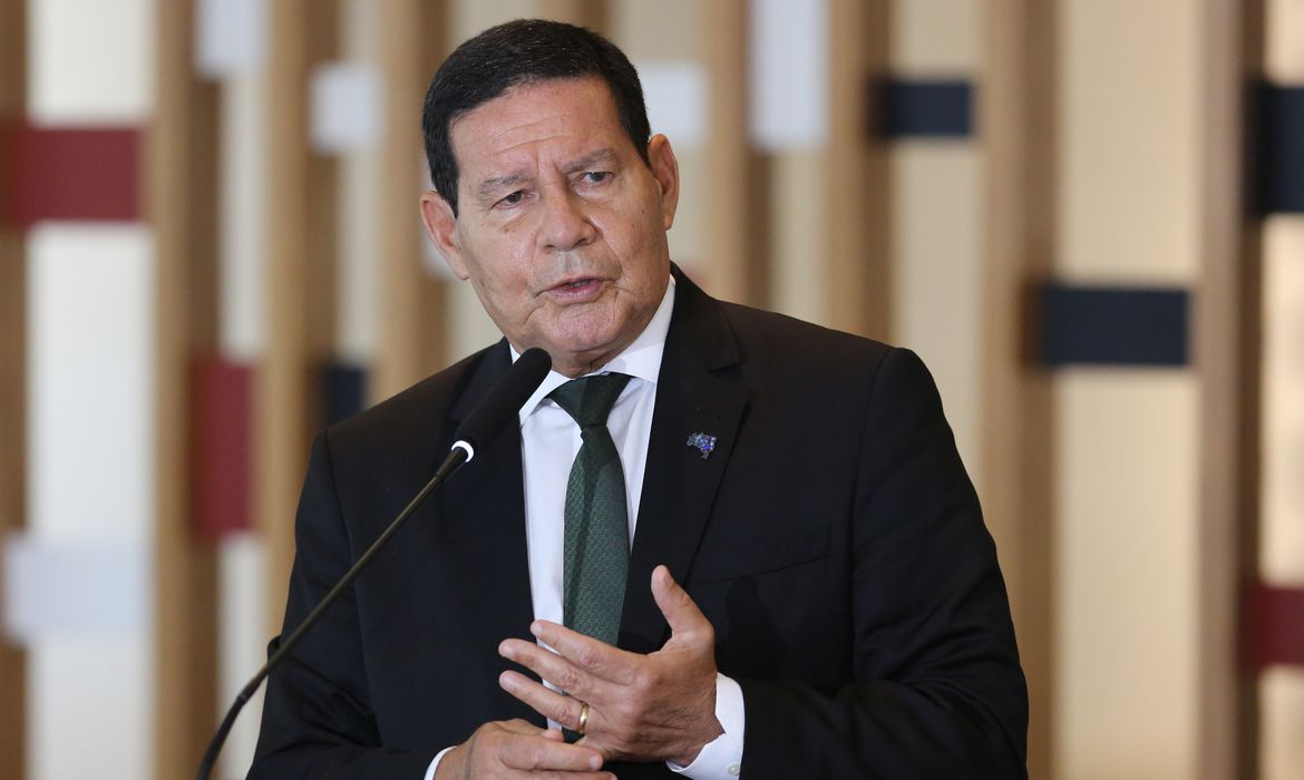 Mourão diz que "não vê espaço" para impeachment de Bolsonaro