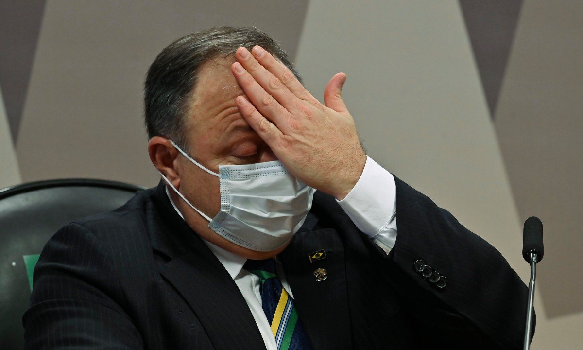 Vai cair sigilo do Exército sobre atitudes do general Pazuello