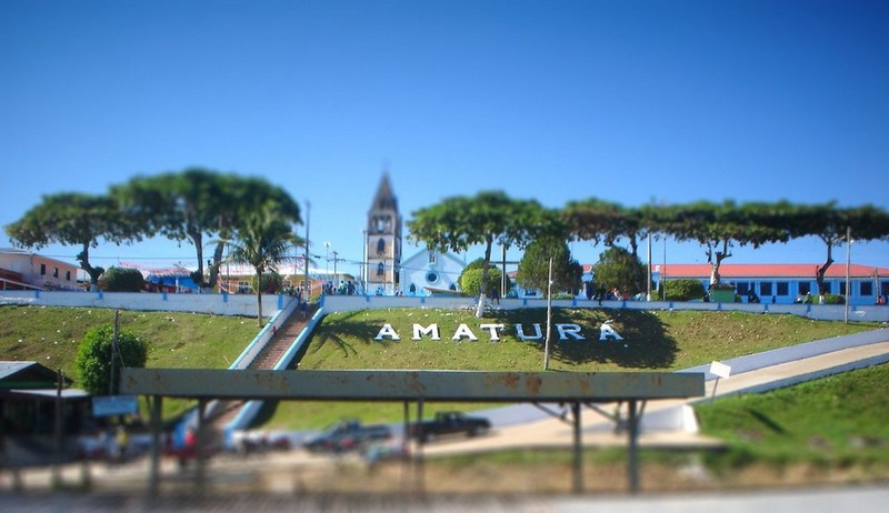 Prefeito demite parentes