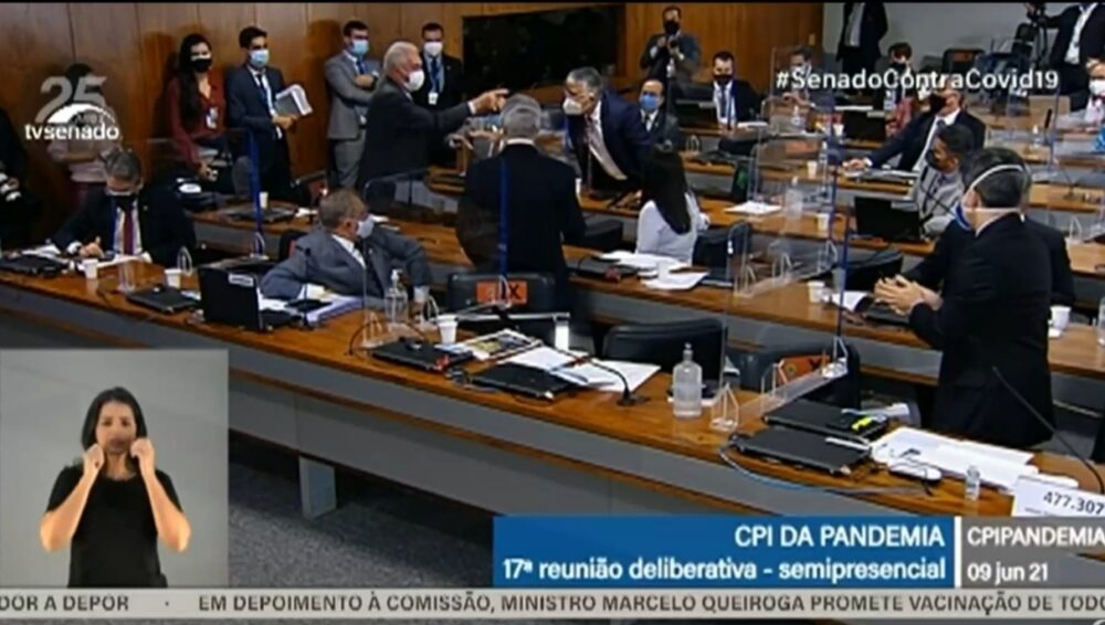Senadores batem boca e trocam acusações na CPI da covid