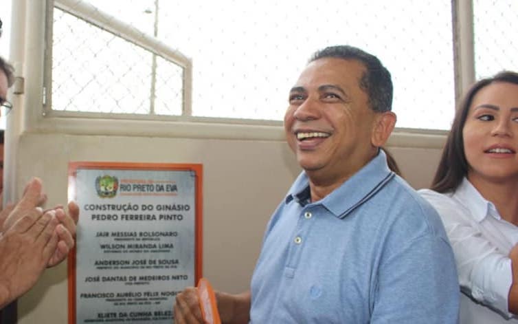 Prefeito de Rio Preto da Eva diz que vai doar dentadura