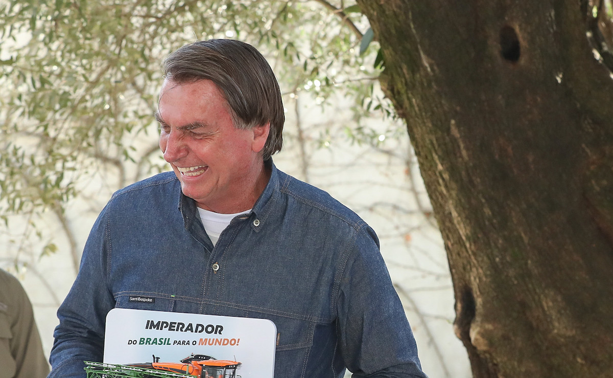 Motociata de Bolsonaro em Manaus passará por três cemitérios