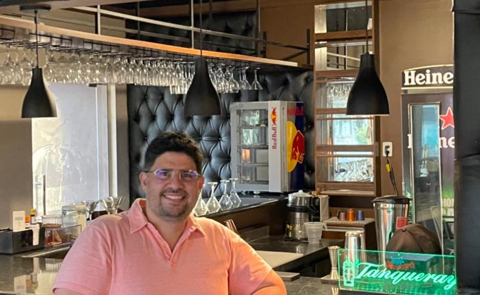 Político e empreendedor, Hissa Abrahão inaugura gastrobar