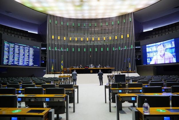 Câmara derruba portaria do governo de teto para recurso contra covid