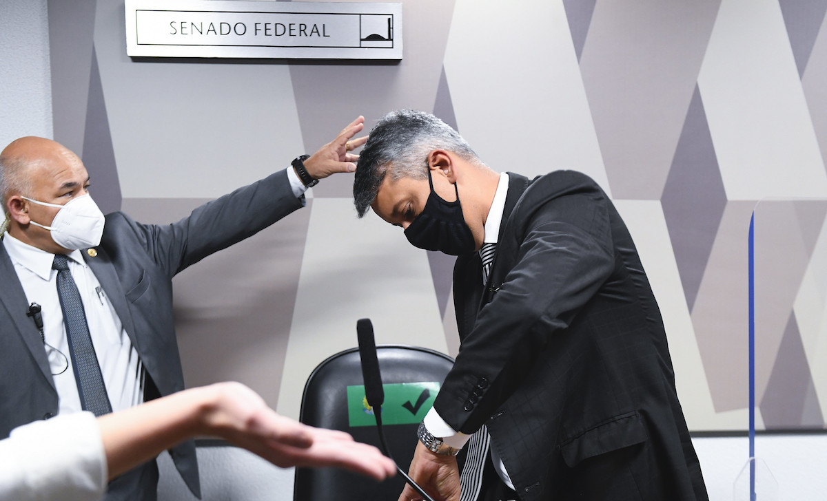 Preso por mentir à CPI, ex-diretor da Saúde paga fiança e é solto
