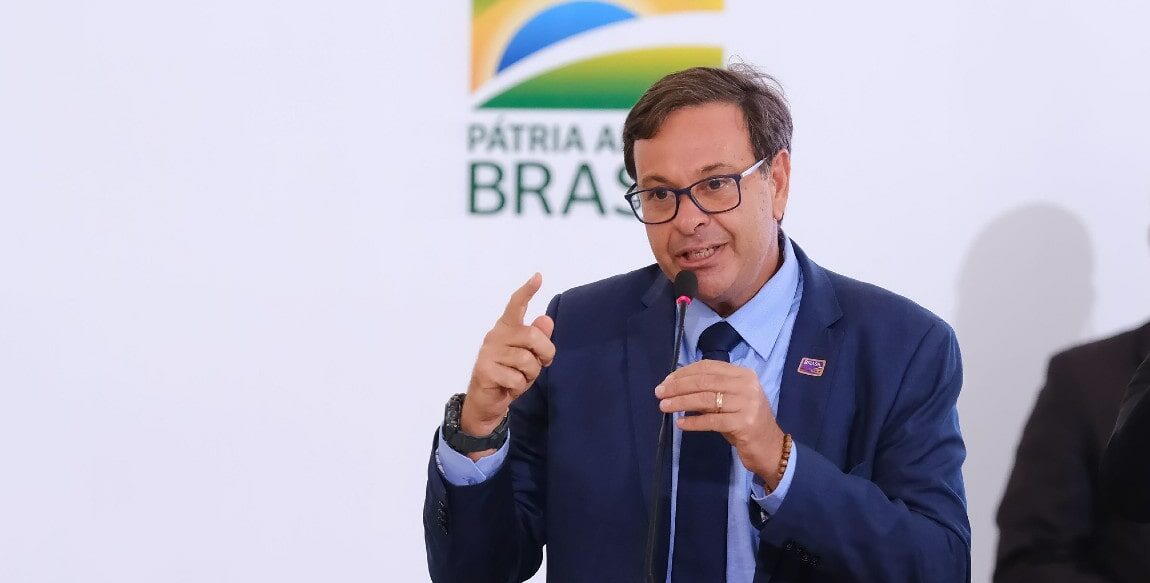 ministro, queimada, aeroporto, manaus, franca