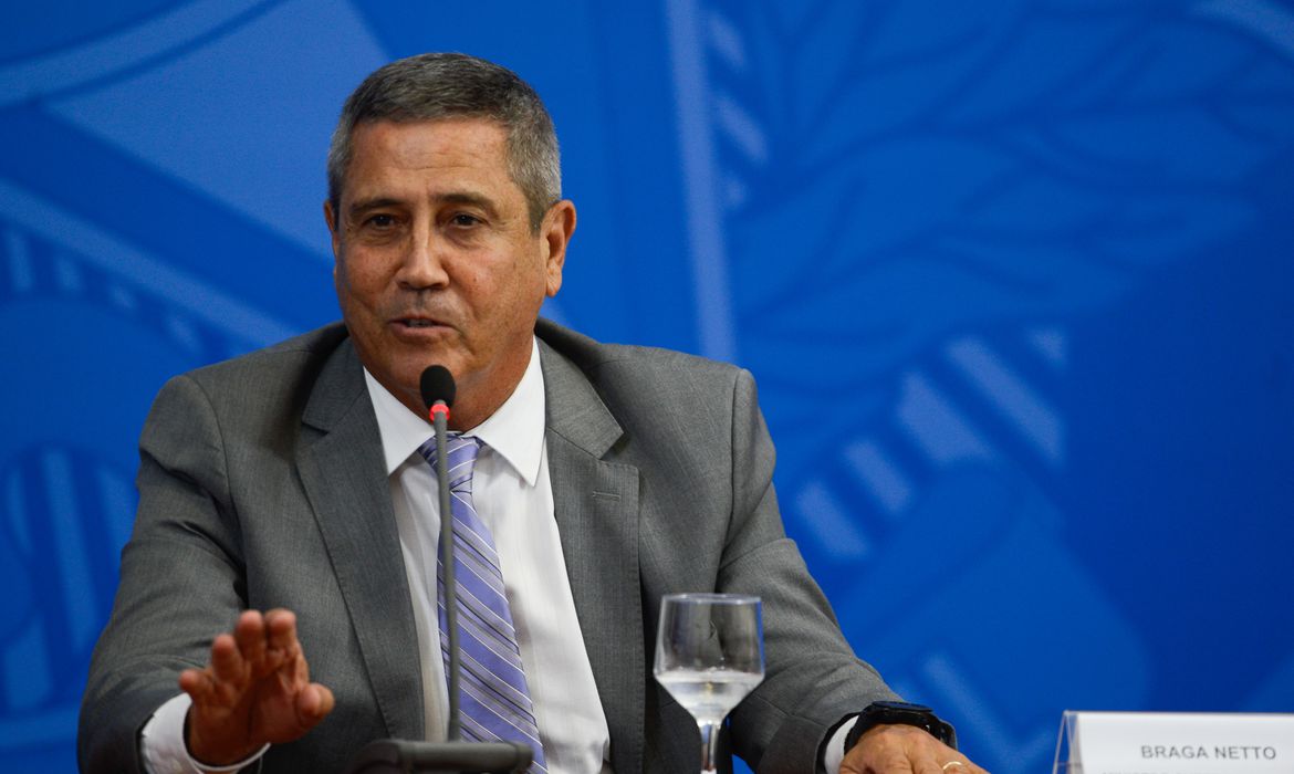 Vice de Bolsonaro ‘ameaça eleições’ e PT aciona Ministério Público