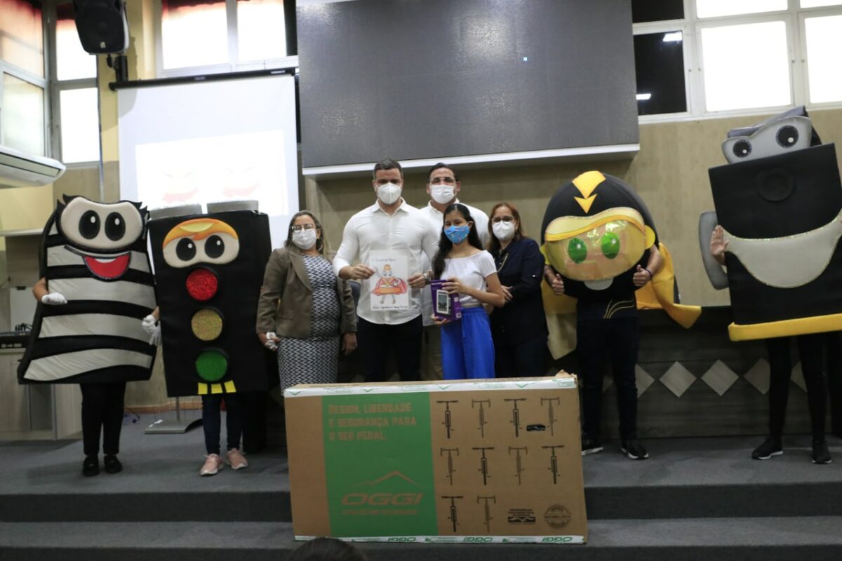 Estudante de Parintins é vencedora do concurso cultural do Detran-AM