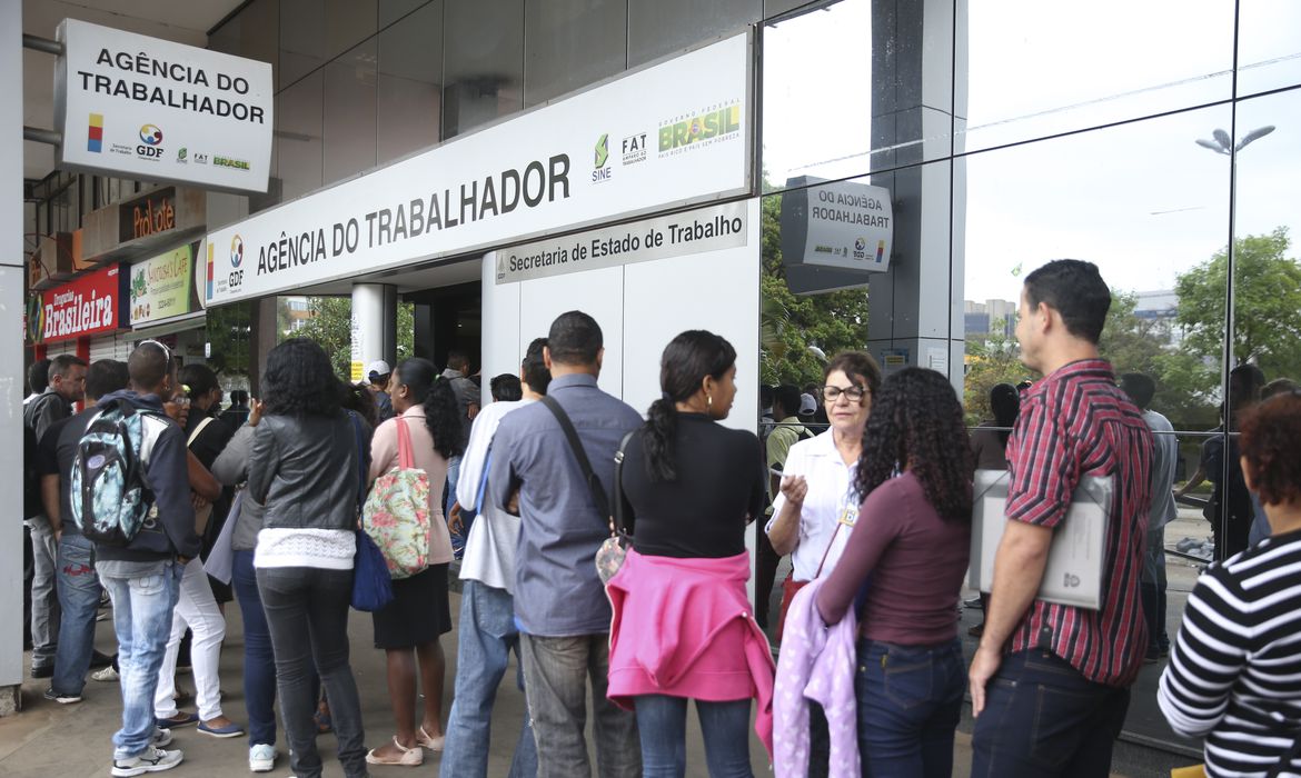 Desemprego no país caminha para atingir 15 milhões de brasileiros