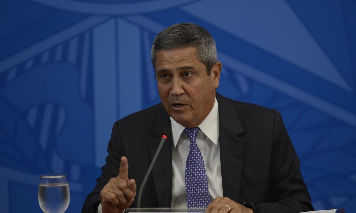 Brasil está sob ameaça de golpe militar, revela Estadão
