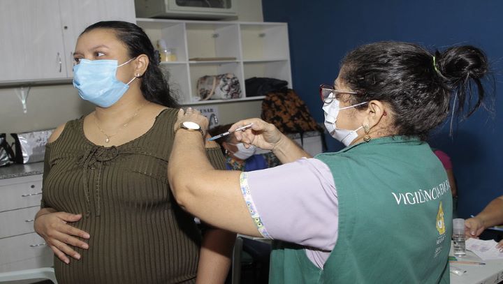 Anvisa barra vacinas Astrazeneca e Janssen para grávidas