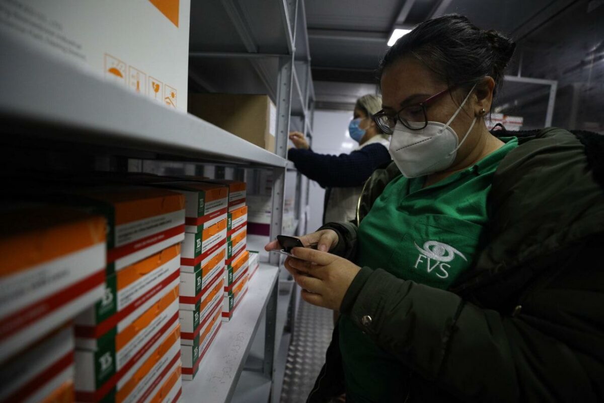 Setenta mil doses de Coronavac e Astrazeneca reforçam vacinação no AM