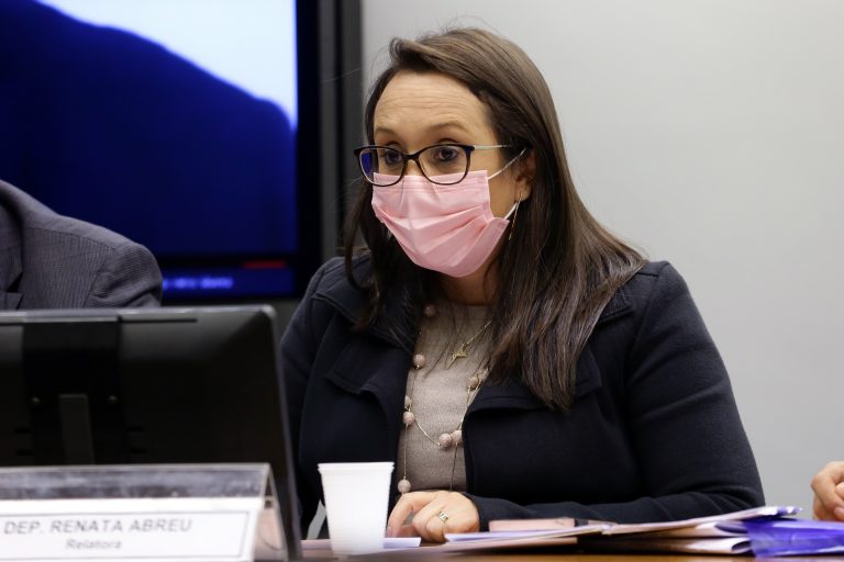 Confira o voto de cada deputado da comissão que aprovou o 'distritão'