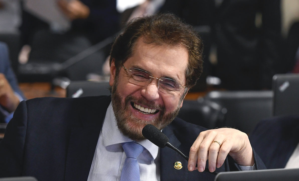 Senador Plínio Valério, na CAE