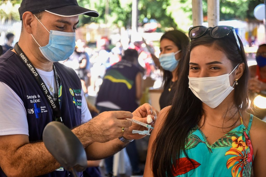 Amazonas inicia vacinação de adolescentes do interior e da capital