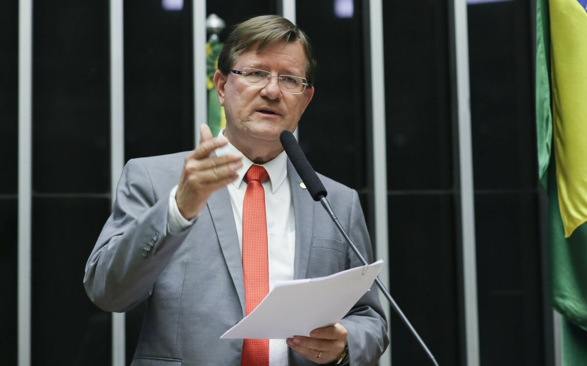 Deputado diz que sistema eleitoral aprovado enfraquece democracia