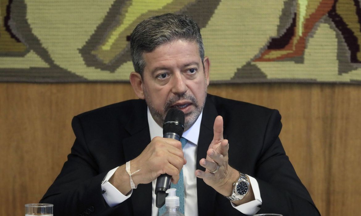 Presidente da Câmara diz que não adere a rompimento entre Poderes