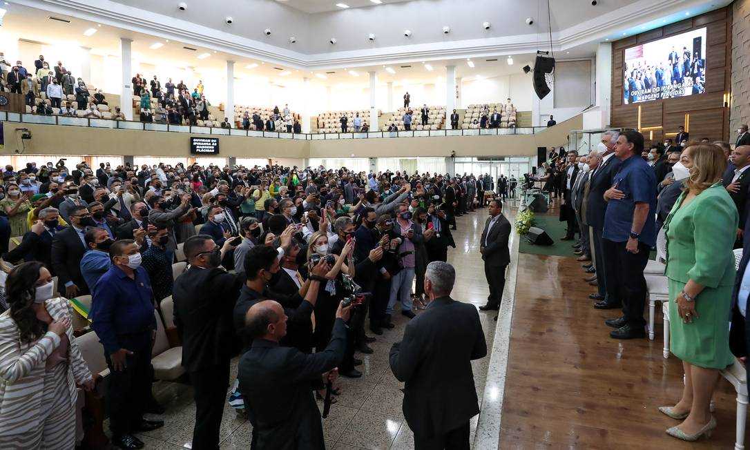 Bolsonaro apresenta 'três alternativas' ao seu futuro no País