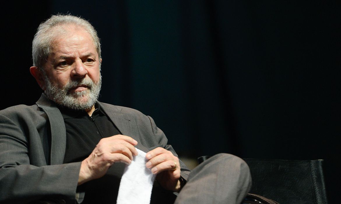 Lula diz que Bolsonaro sabe que vai perder e tem medo de ser preso