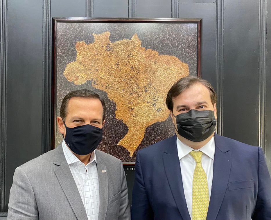 Rodrigo Maia assume secretaria e promete união em torno João Dória