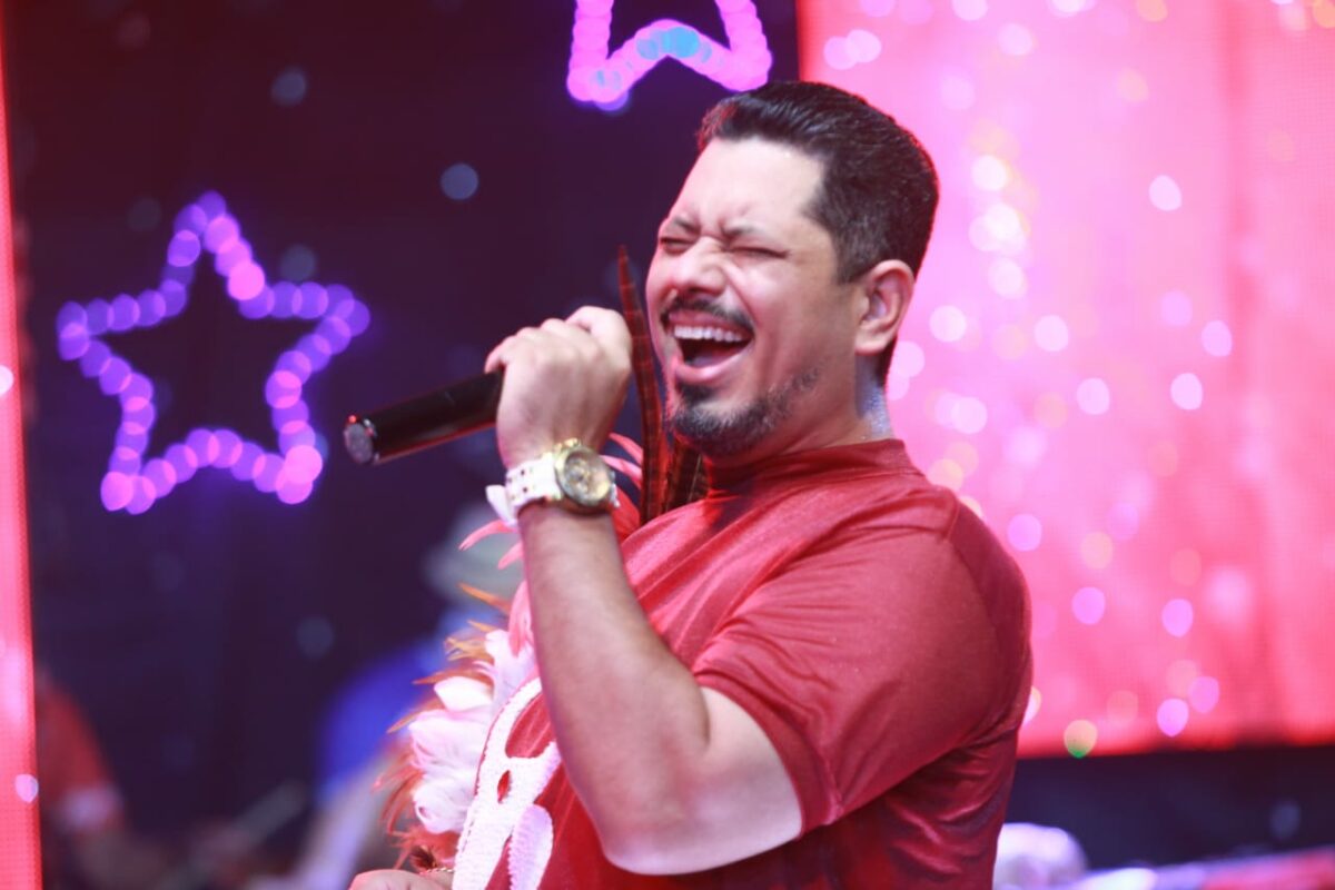 Leonardo Castelo lança 1°CD, depois de 17 anos de carreira, no dia 21