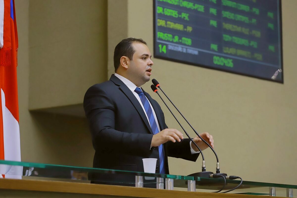 Roberto Cidade vota favorável à regulamentação do transporte hidroviário