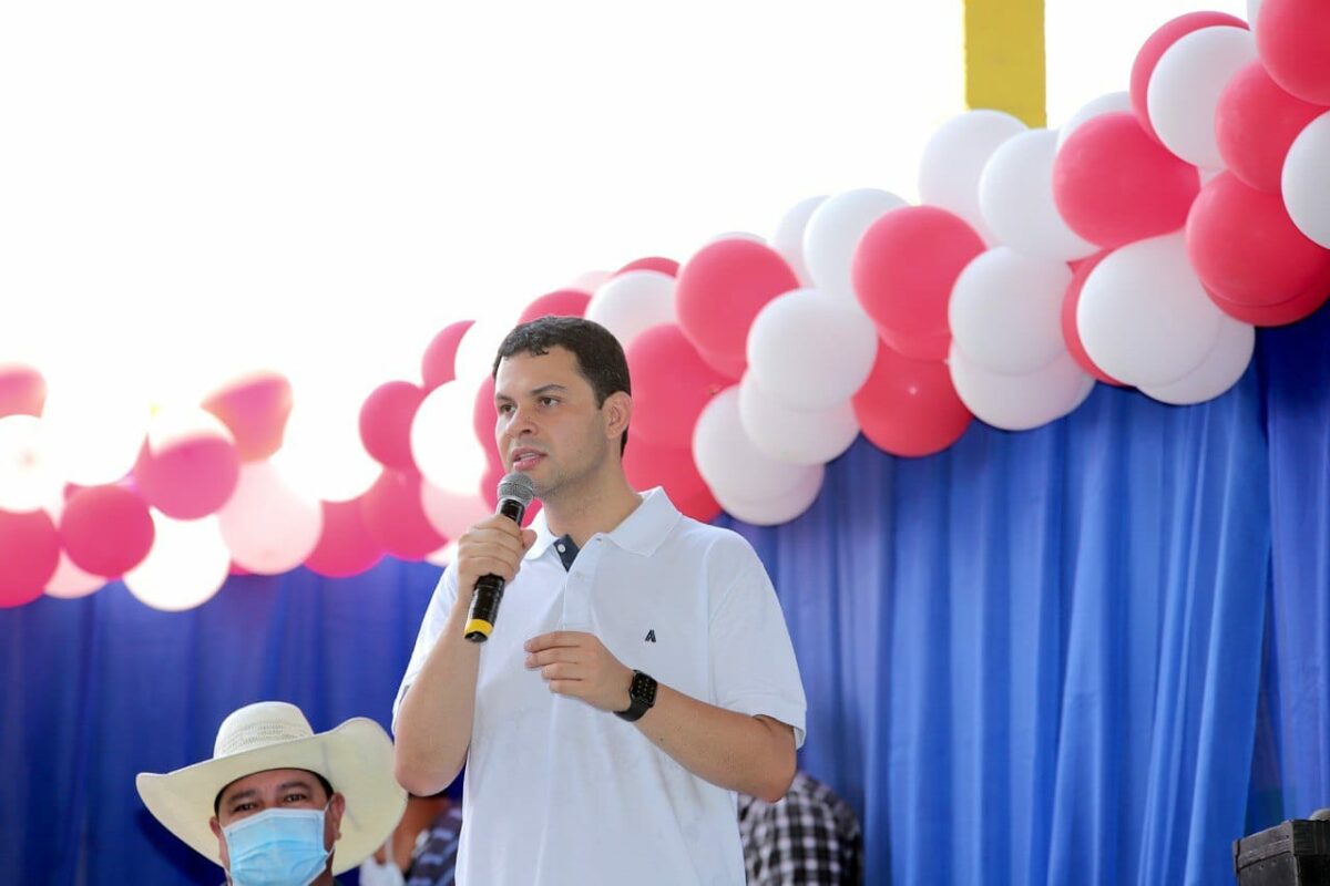 Deputado faz centena de pedidos por asfalto, polícia e esgoto a Parintins