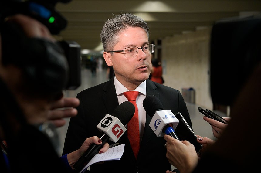 Senador da CPI lança pré-candidatura à Presidência