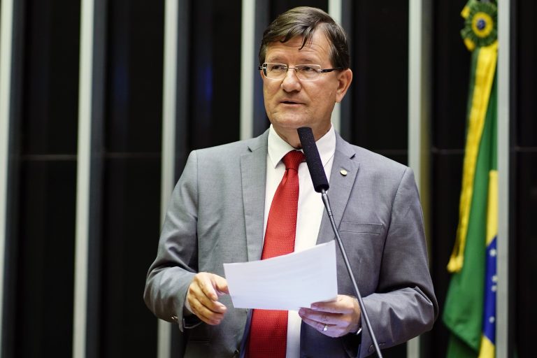 Câmara aprova projeto de petistas de absorventes gratuitos na escola