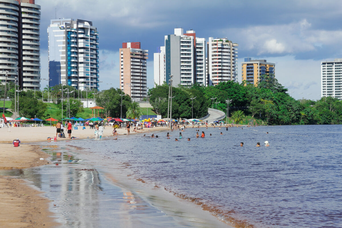 Prefeito testará covid para liberar praia da Ponta Negra aos sábados