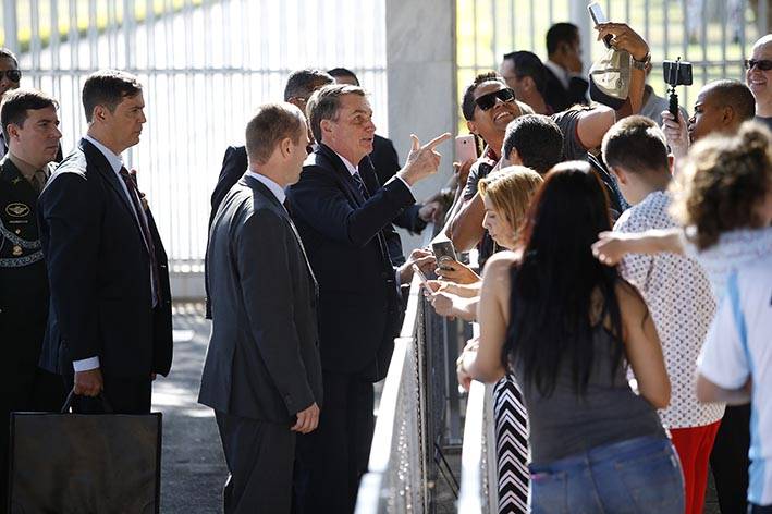 Bolsonaro 'bateu mais papo' que lutou contra a pandemia da covid-19
