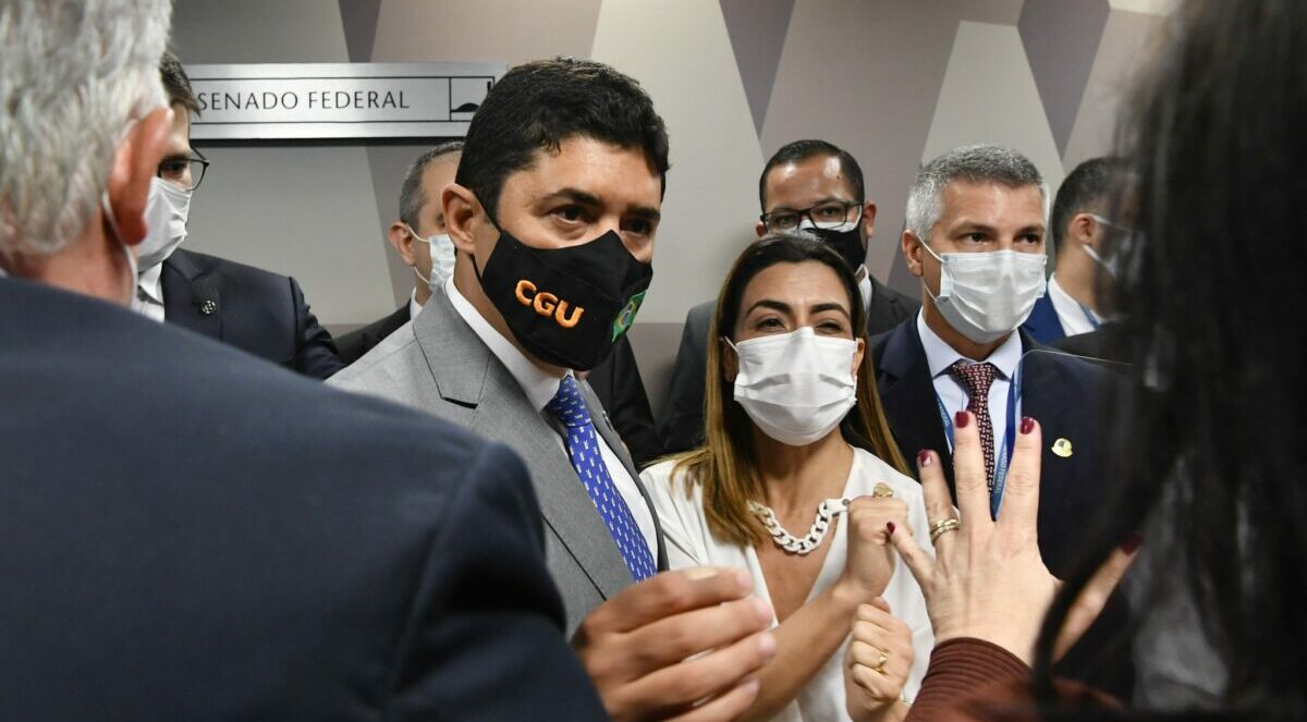 ministro, senadora, descontrolada, cpi