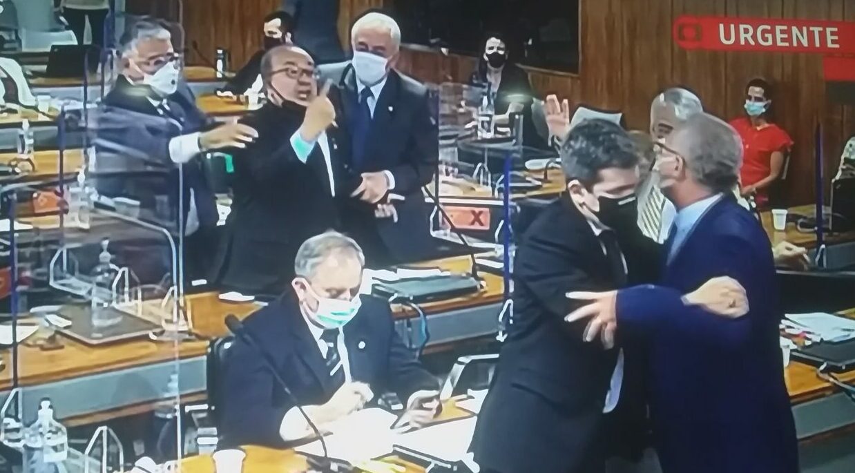 Relator da CPI e senador bolsonarista quase 'se pegam na porrada'