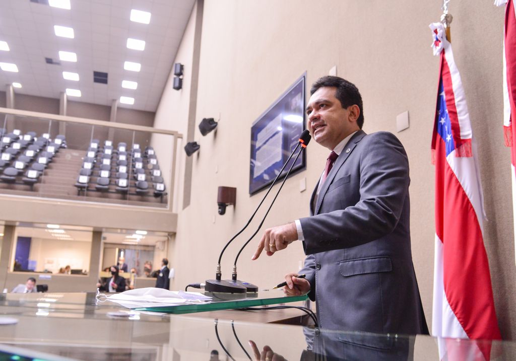 Deputado pede apoio para evitar catástrofe no sistema elétrico do AM