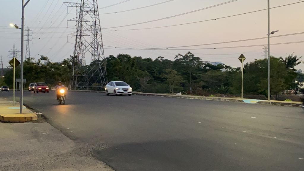 Avenida das torres sem faixa de pedestre