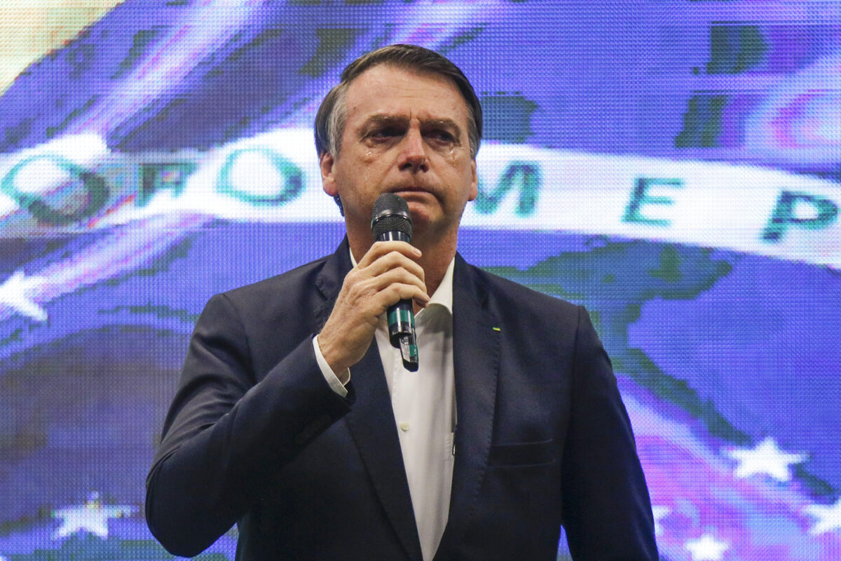 Bolsonaro diz que não admite outras pessoas fora das quatro linhas