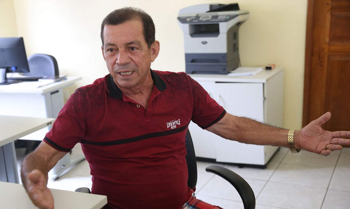 Após retomar cargo, prefeito de Tabatinga agradece apoio