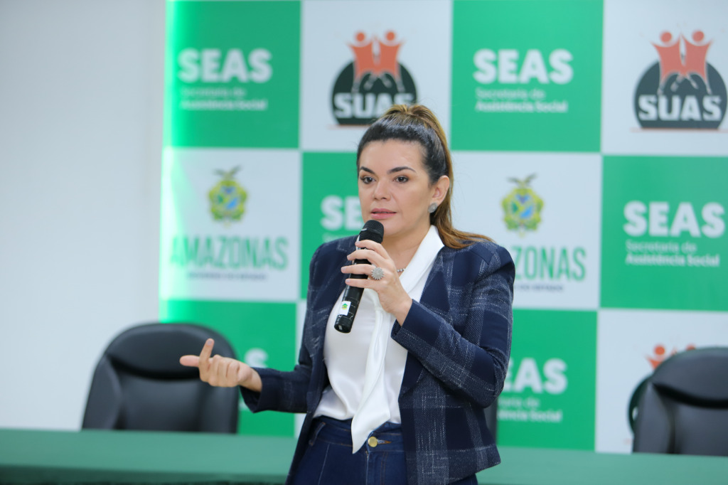 Amazonas já distribui absorventes para meninas em situação de pobreza