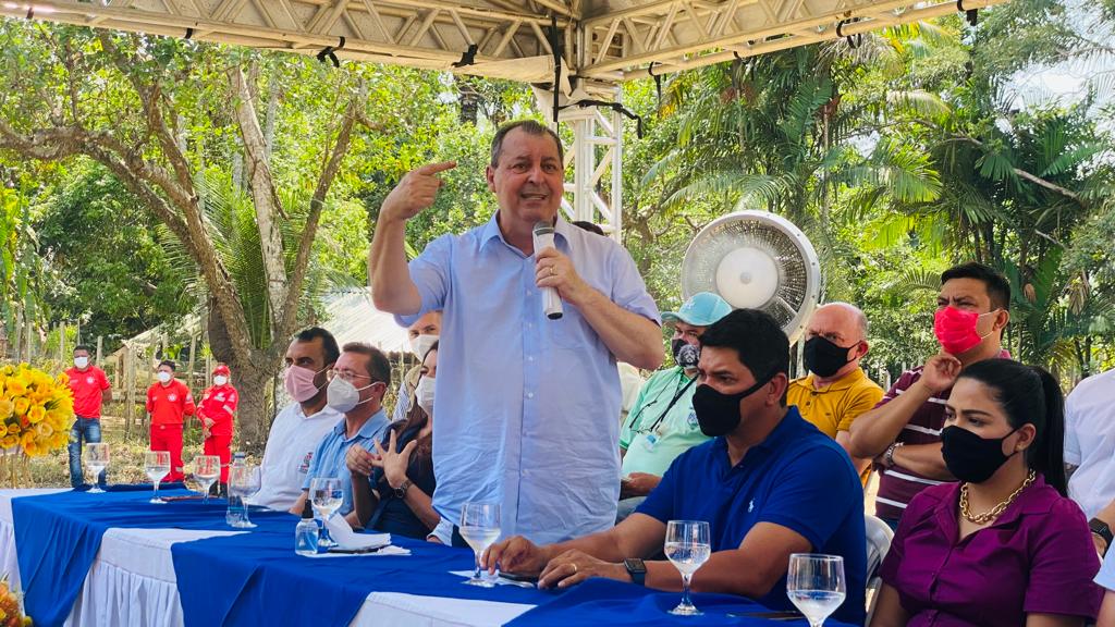 ‘Quem fofoca não tem tempo de trabalhar’, Aziz cutuca Bolsonaro