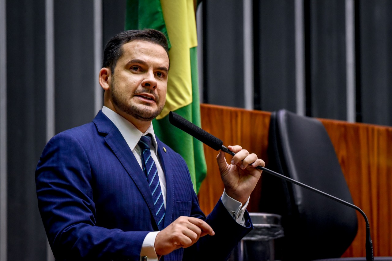 Emendas de Alberto Neto atendem crianças amazonenses com câncer