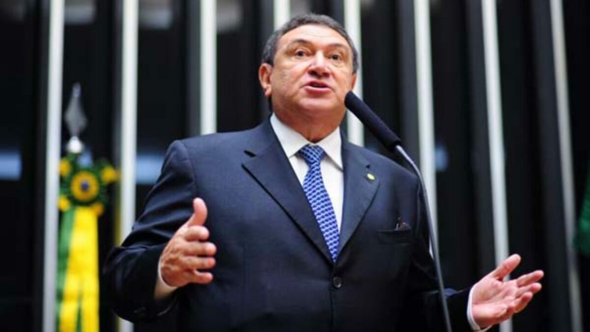 Átila Lins cobra prorrogação do auxílio emergencial para dezembro