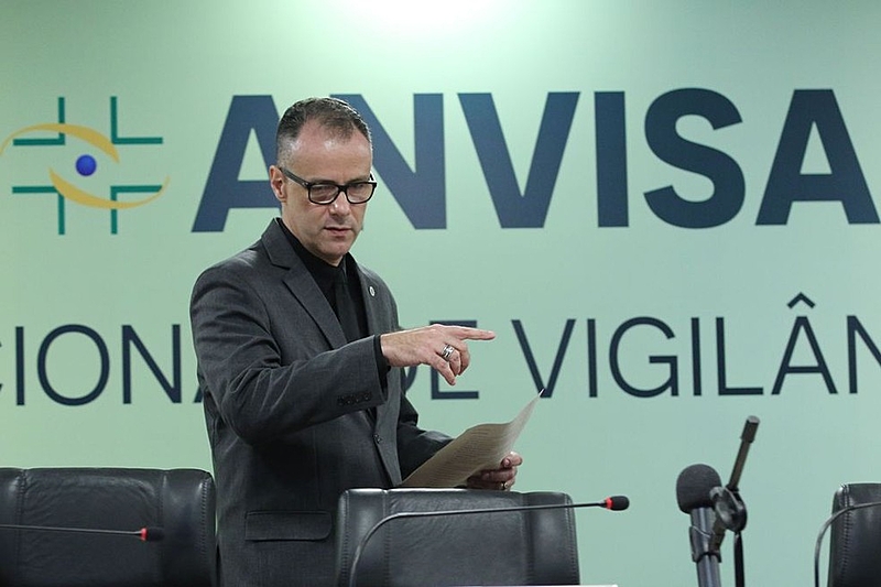 Anvisa desmente Bolsonaro e diz que vacina não oferece risco