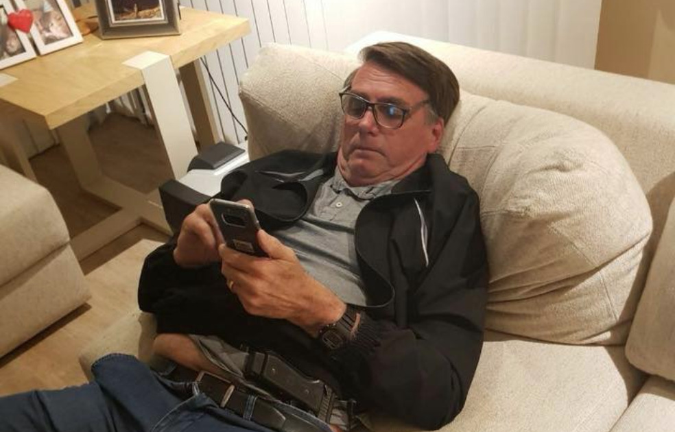 YouTube remove 33 vídeos de Bolsonaro por espalhar fake news