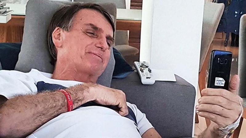 Assessores de Bolsonaro, em conversas, falam de sumiço de joias de Michelle
